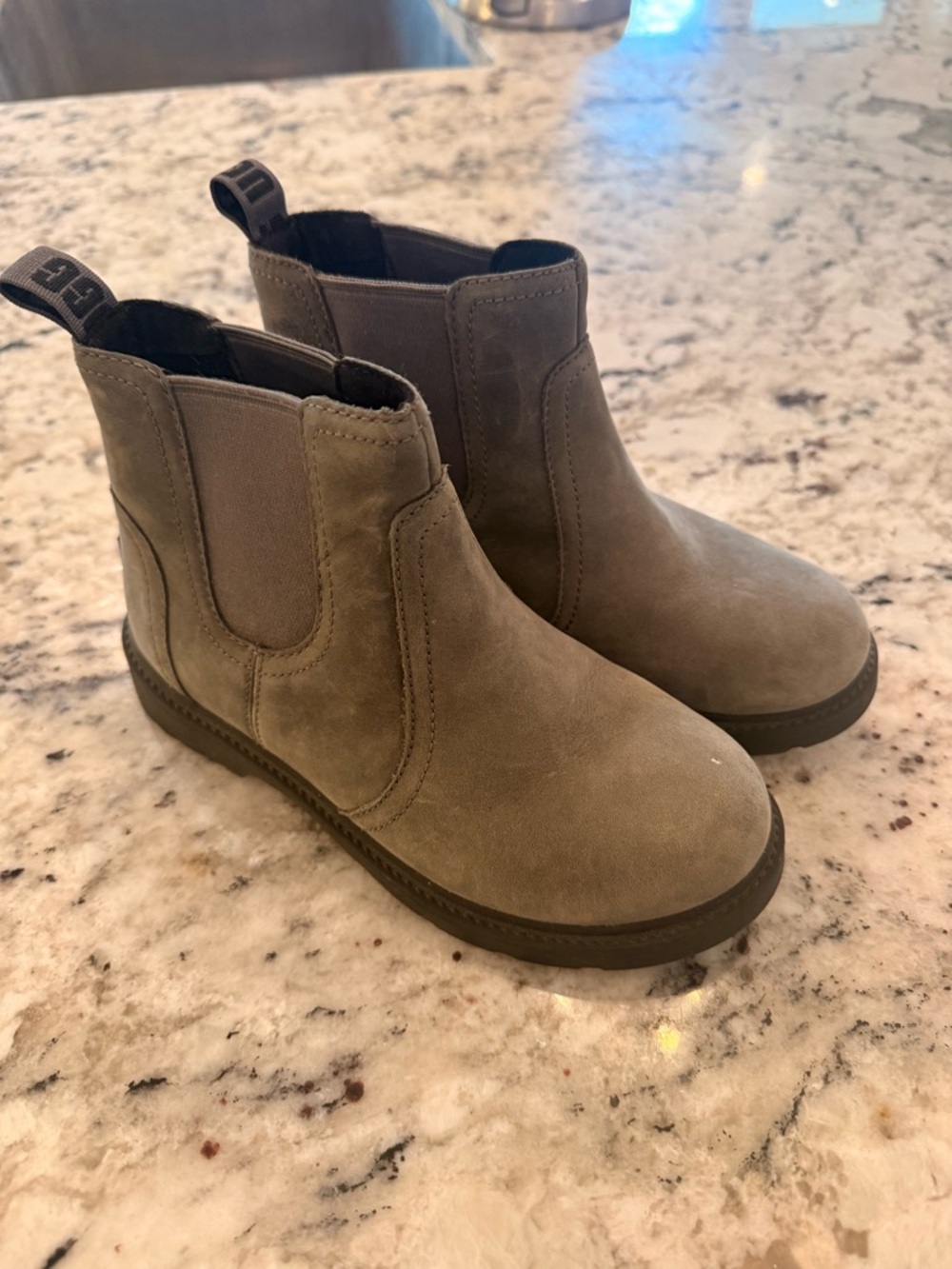 UGG Kids Suede Chelsea Boots - Gray